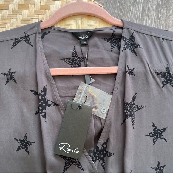 Nwt rails Hillary‎ crossover blouse cheetah stars women’s size M - Picture 3 of 8